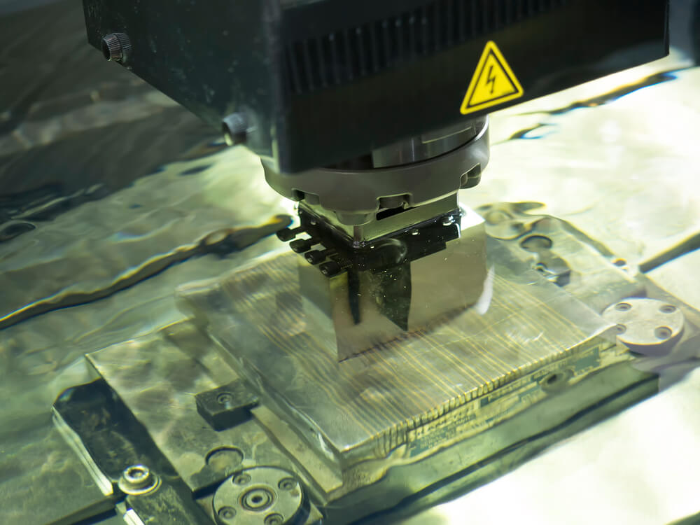 Operator use EDM electrod to make precision mold and die — Photo